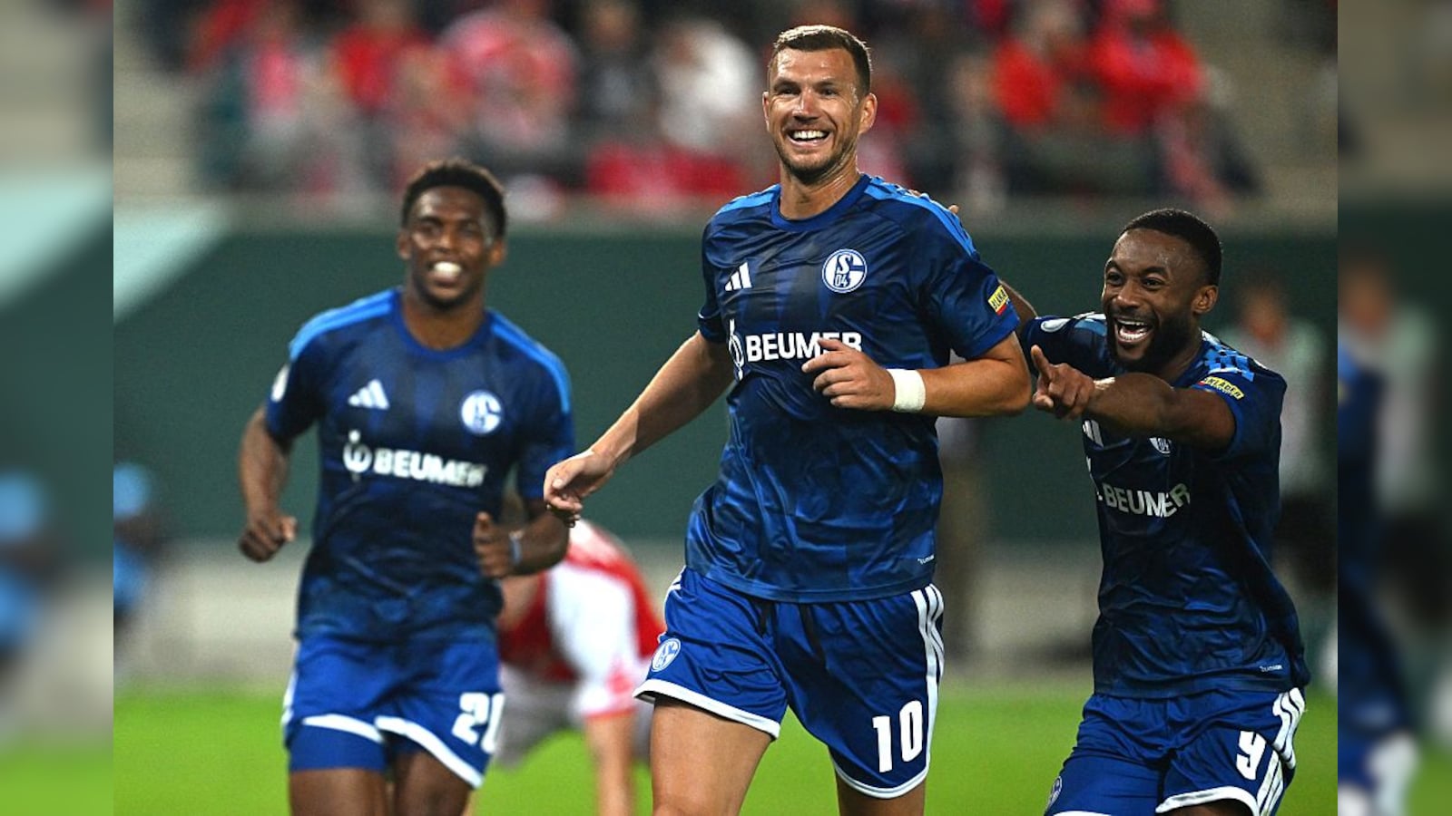 Edin Dzeko Shines As Schalke Survive Scare In German Cup