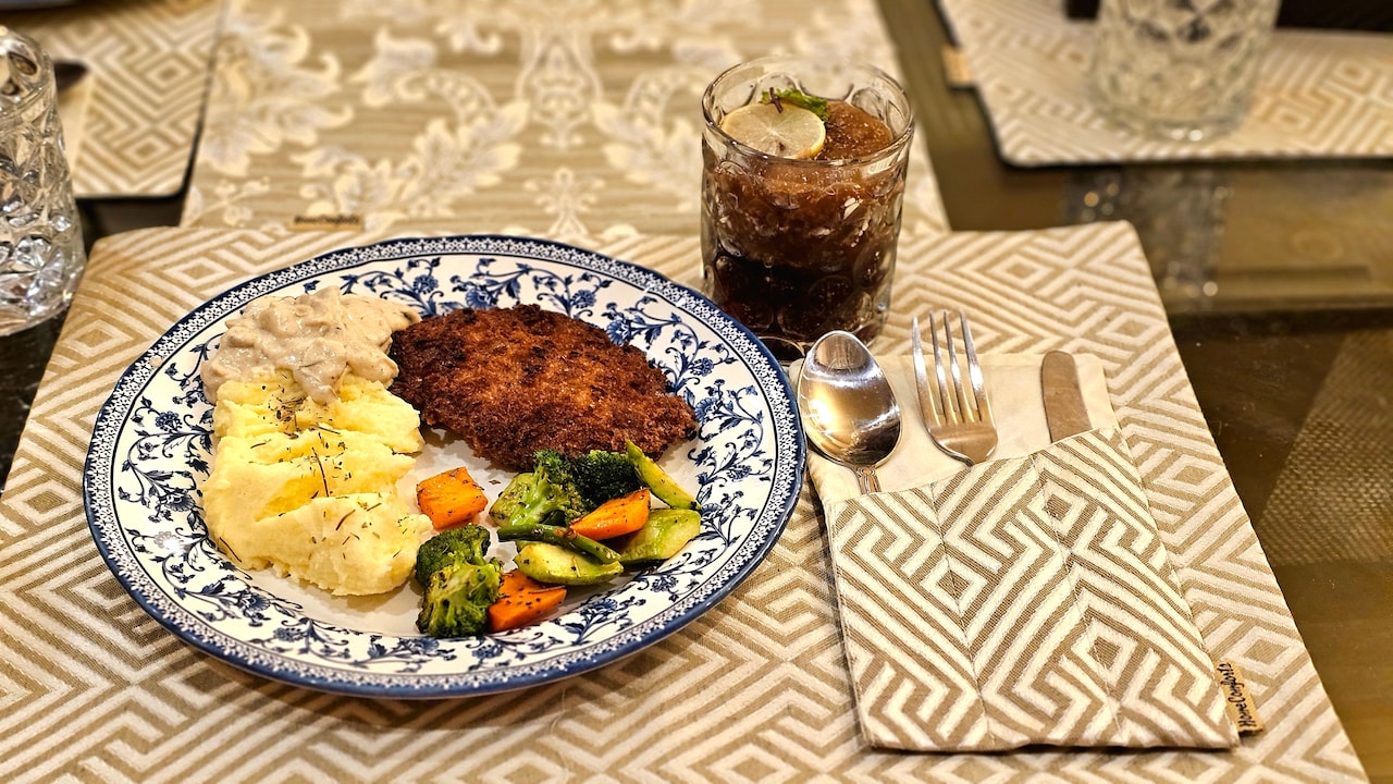 Simple table mats that turn an everyday meal into a proper sit-down affair Simple table mats that turn an everyday meal into a proper sit-down affair