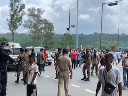 No End To Assam-Meghalaya Cab Crisis, Vehicles Stopped At Shillong Border