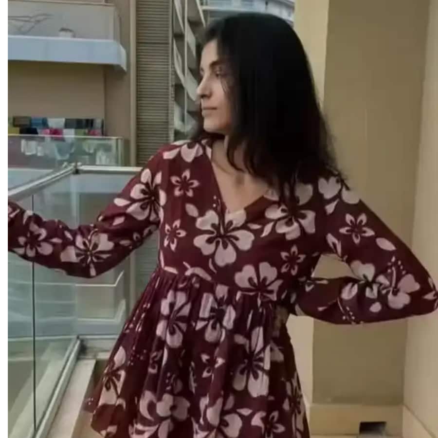 Click here to buy: LOOK AND LIKE Women Floral Print Kurta (Red)