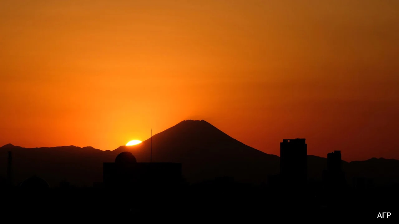 "Wait Here": Japan Man Hikes Mt Fuji With Elder Son, Leaves 7-Year-Old Behind