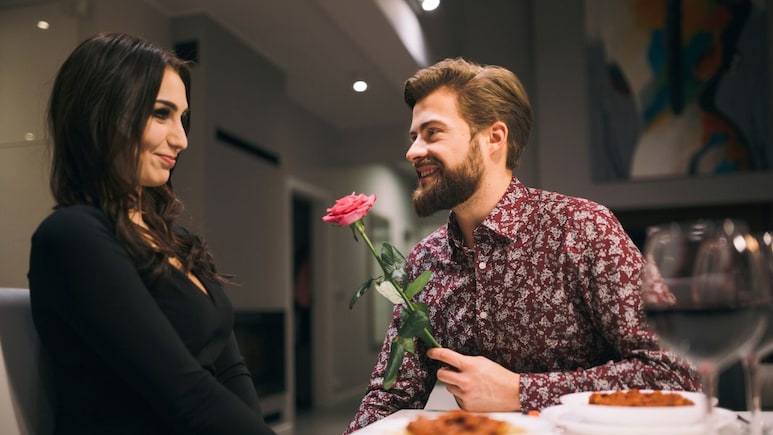 पहली डेट पर भूलकर भी न करें ये 10 काम, Relationship Coach ने बताया किन बातों से बचना चाहिए