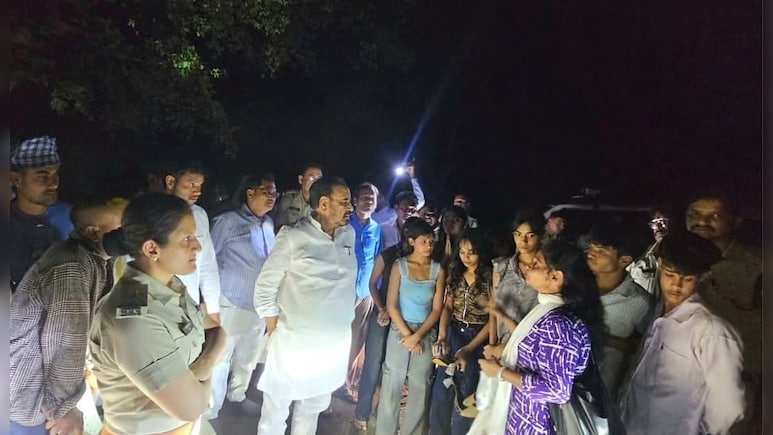 आपचंद गुफाओं में फंसे 9 युवक-युवतियां: अचानक बढ़ा नदी का जलस्तर, SDRF ने देर रात सुरक्षित निकाला