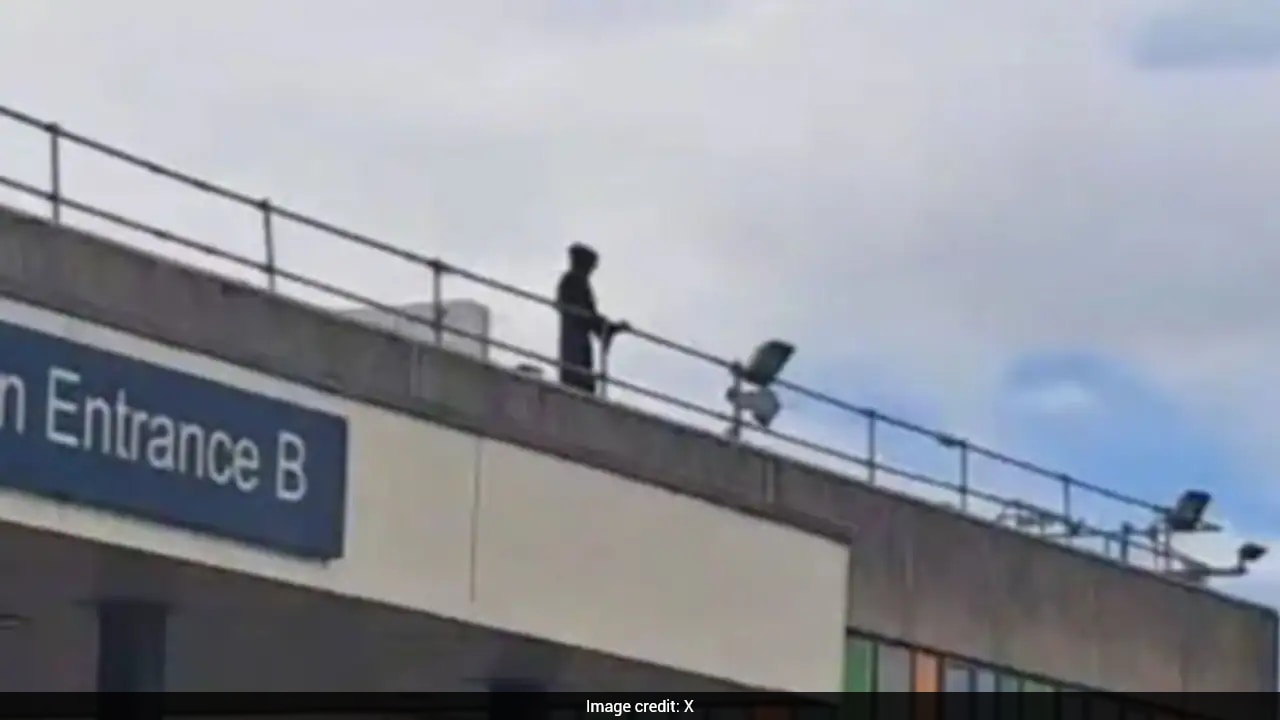 Man Dressed As 'Grim Reaper' Arrested After Scaring Patients And Doctors From Hospital Rooftop