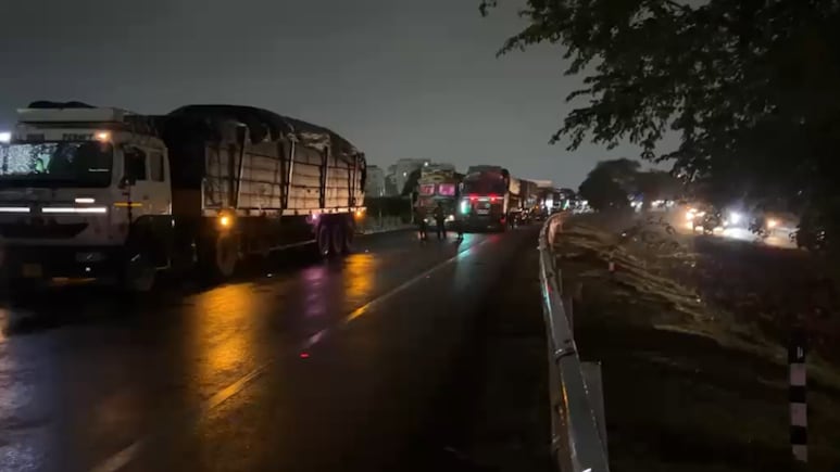 भिलाई में NH-53 पर तेज धमाके जैसी आवाज के साथ CNG टैंकर में लीकेज, मचा हड़कंप, हाईवे पर लगा जाम
