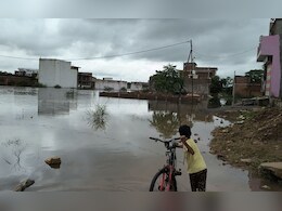 रीवा में जलभराव का संकट बरकरार; 8 दिन से घरों में कैद लोग, मोटर लगी पर पानी नहीं निकला