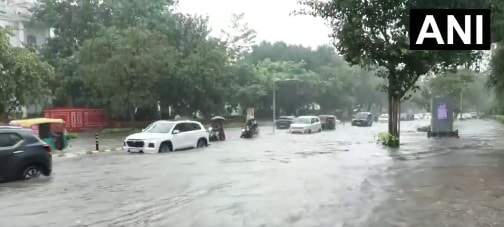 Heavy rain hits Delhi-NCR, causing waterlogging and traffic jams