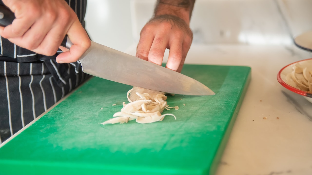 Avoid These 10 Chopping Board Mistakes For Safer Food And Sharper Knives
