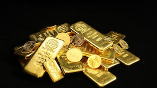 Gold Hits Highest Since June on Hormuz Deal Hopes; Weak US Jobs Data Boosts Fed Hike Bets