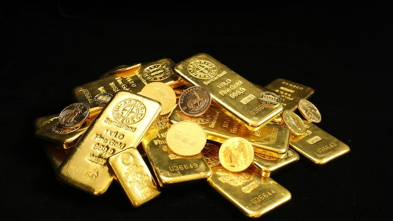 Gold Hits Highest Since June on Hormuz Deal Hopes; Weak US Jobs Data Boosts Fed Hike Bets