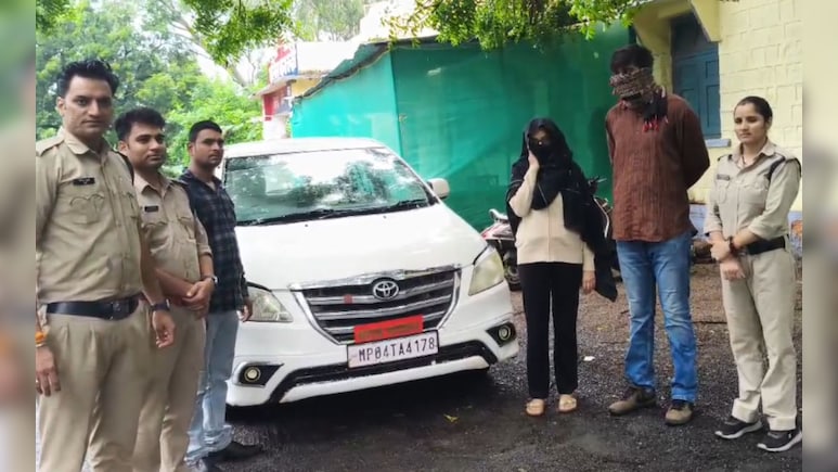 फर्जी IAS तृप्ति राजपूत का खेल! ससुराल से मिले ट्रेनी अफसर के मोमेंटो, &lsquo;भारत सरकार&rsquo; वाली इनोवा भी जब्त