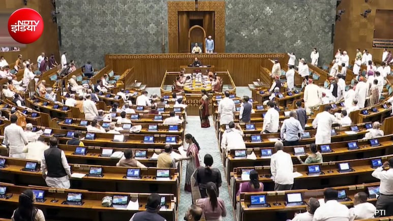 जब संसद में हंगामे के बीच सरकार सारे बिल करा ले रही पास, तो FCRA को लेकर क्यों सावधान