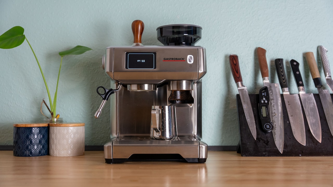 Coffee machines with anti-static 