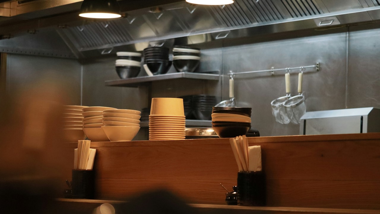 Nearly 80% Diners Fear Dirty Kitchens, Survey Reveals Amid FDA Crackdown In Maharashtra