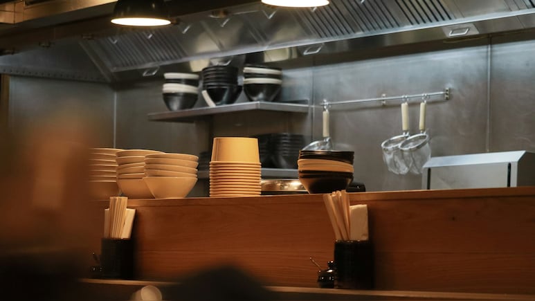 Nearly 80% Diners Fear Dirty Kitchens, Survey Reveals Amid FDA Crackdown In Maharashtra