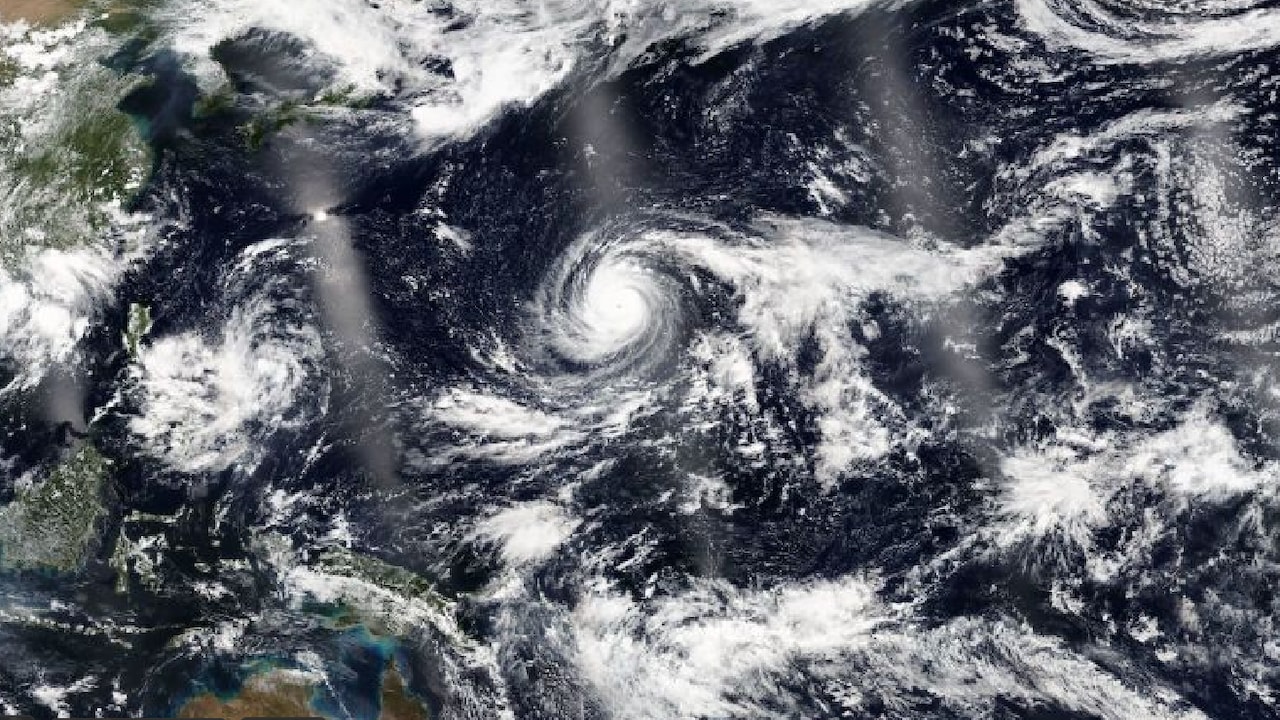 Typhoon Dolphin Leaves Thousands Without Power In Japan, Heads For China