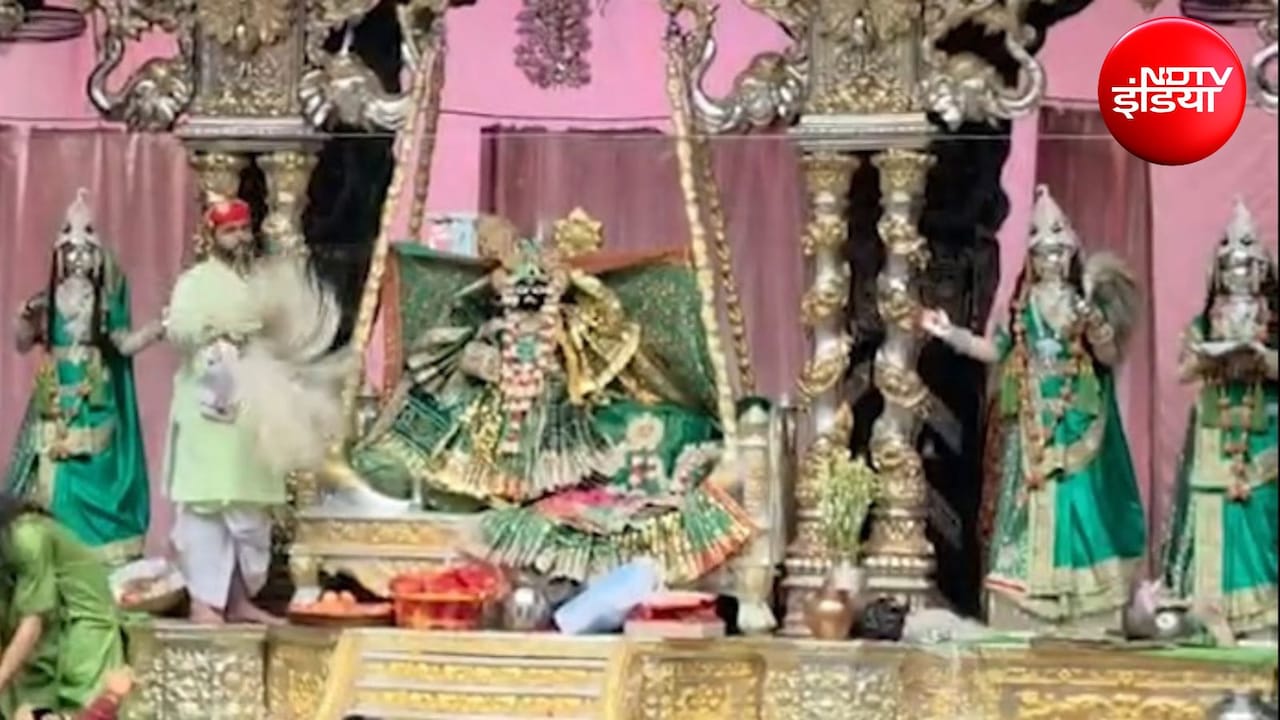 Hariyali Teej 2026: हरियाली तीज पर हरे रंग में रंगे बांके बिहारी, सोने-चांदी के झूले पर राधा संग झूले ठाकुर जी