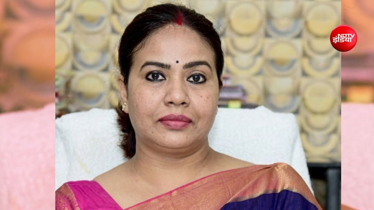 IAS तनुजा सलाम: एयर होस्टेस बनने वाली थीं, बन गईं कलेक्टर! रात को थाने में नपवाया पुलिसकर्मियों का BP