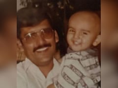 पापा की गोद में दिख रहा यह बच्चा आज है मशहूर एक्टर, इंजीनियर से बना एक्टर, जानते हैं नाम ?