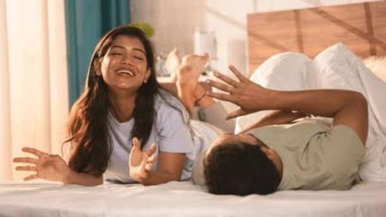 हैप्पी कपल्स का सीक्रेट, 5 आदतें जो कपल्स रात को सोने से पहले हर रात करते हैं, रिश्ते में कभी नहीं आती दूरी