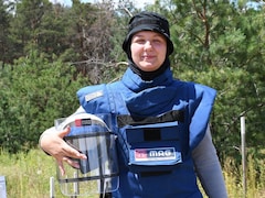 Sunflowers Now Grow Where Mines Once Lay, Thanks To This Ukrainian Woman