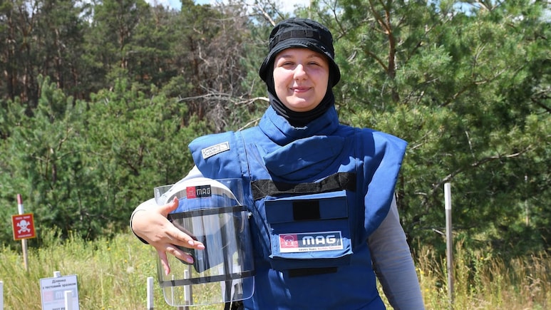 Where Mines Once Hid, Sunflowers Now Grow: Woman Reclaiming Ukrainian Fields