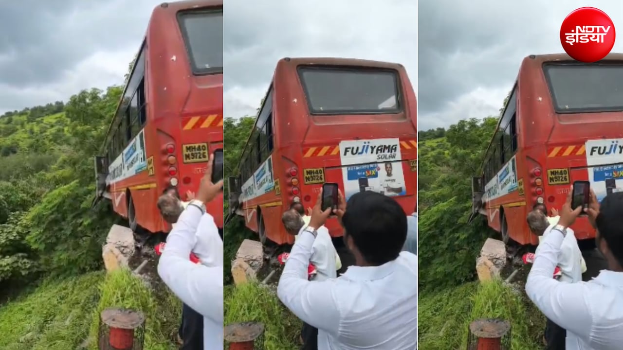 150 फीट गहरी खाई में लटकी बस, मौत को छूकर वापस आए 49 यात्री, खिड़कियों से कूदकर बचाई जान