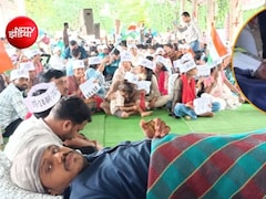 'नौकरी दे दो या मौत': भोपाल में 3 दिन से अभ्यर्थी क्‍यों दे रहा धरना? नीलम पार्क में भूख हड़ताल पर बैठे
