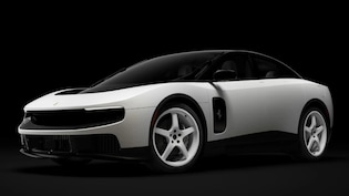 इलेक्ट्रिक अवतार में भी Ferrari ने काटा गदर! पहली EV 'Luce' ने रचा इतिहास, इतने करोड़ में हुई नीलाम