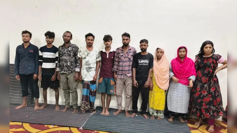 MP में छिपे थे 13 बांग्लादेशी घुसपैठिए, हिरासत में लेकर सभी को डिपोर्ट करने बॉर्डर रवाना हुई क्राइम ब्रांच