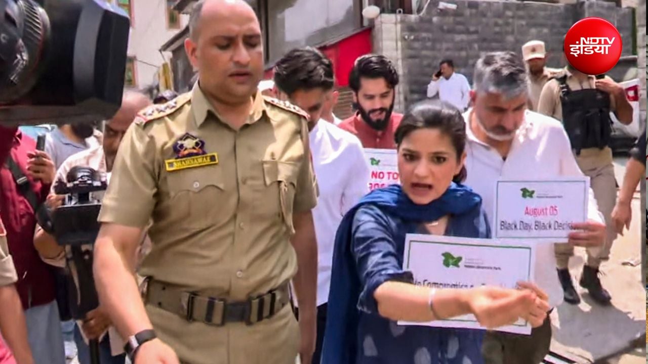 जम्मू कश्मीर के नेता पिछले काफी समय से मांग कर रहे हैं कि राज्य का पूर्ण राज्य का दर्जा बहाल किया जाए.