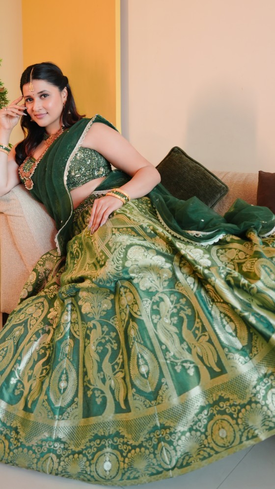 Mannara Chopra's Emerald Moment