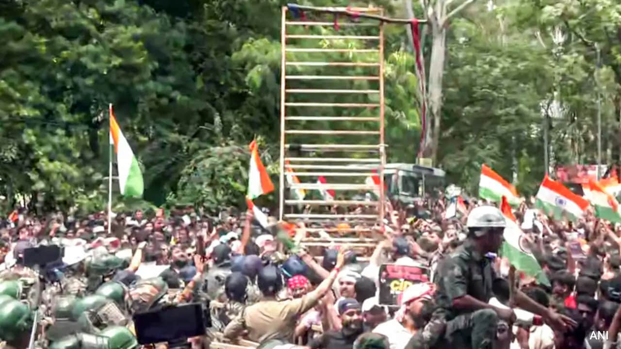 ndtv.com - Press Trust Of India - Jharkhand Protestors Announce Gherao Of Hemant Soren's House On August 20