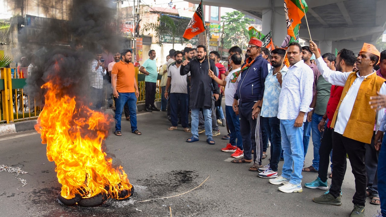 BJP supporters burn a tyre during Jharkhand Bandh called by state BJP in Ranchi. BJP supporters burn a tyre during Jharkhand Bandh called by state BJP in Ranchi.