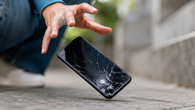 82% Of Indians Have Dropped Their Phones At Least Once: OneAssist-Hansa Study
