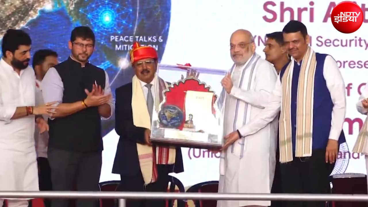 पगड़ी पहनाई और दिया सम्मान; अमित शाह के हाथों से अजीत डोभाल को मिला लोकमान्य तिलक अवॉर्ड