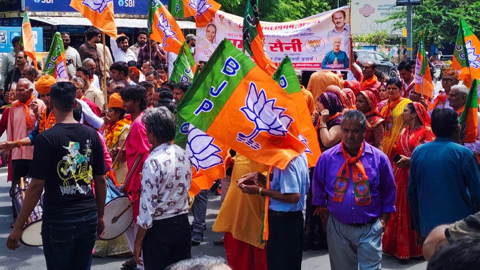 नामांकन के आखिरी दिन बवाल, 1 वार्ड पर 2 दावेदारों में उलझा सिंबल; सीकर में चले धारदार हथियार