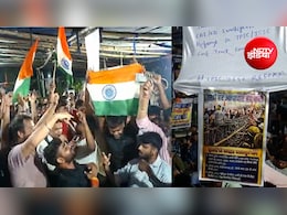&lsquo;सुनो गौर से दुनिया वालो&hellip;&rsquo;;  झारखंड छात्र आंदोलन में 21 दिन बाद भी जोश-जज्बा हाई, गूंज रहे देशभक्ति के गाने