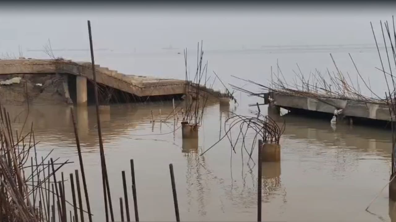 कटिहार में रिवर फ्रंट बनाने में खर्च किए 9 करोड़ , अब बाढ़ से बचाने के लिए लाखों रुपये बहा रही बिहार सरकार