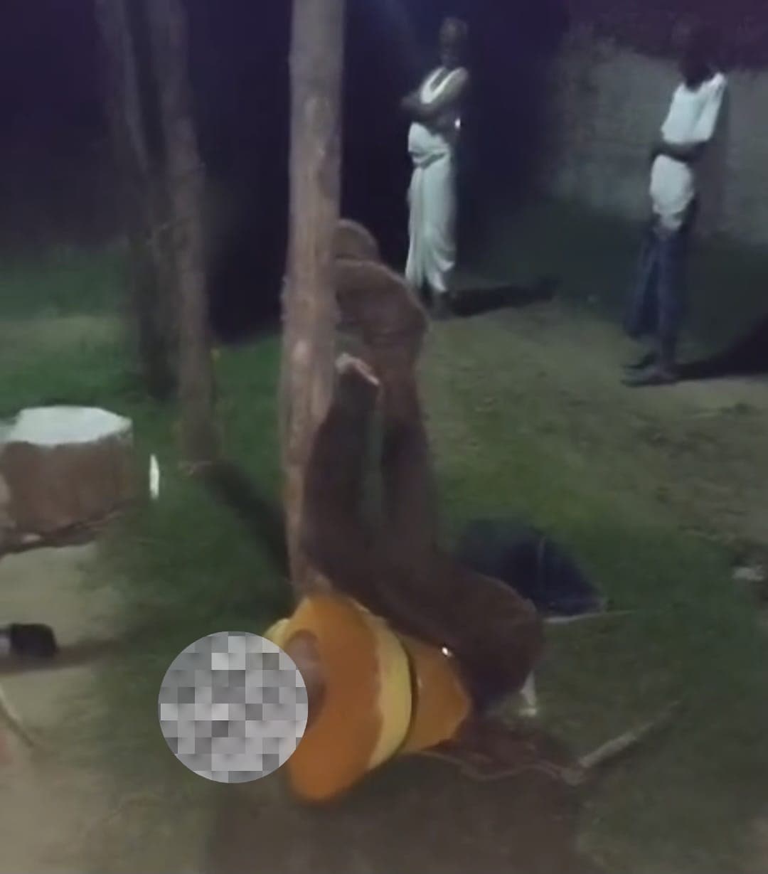 Balrampur Dalit Man Death Viral Video: वायरल वीडियो का स्क्रीनशॉट Balrampur Dalit Man Death Viral Video: वायरल वीडियो का स्क्रीनशॉट
