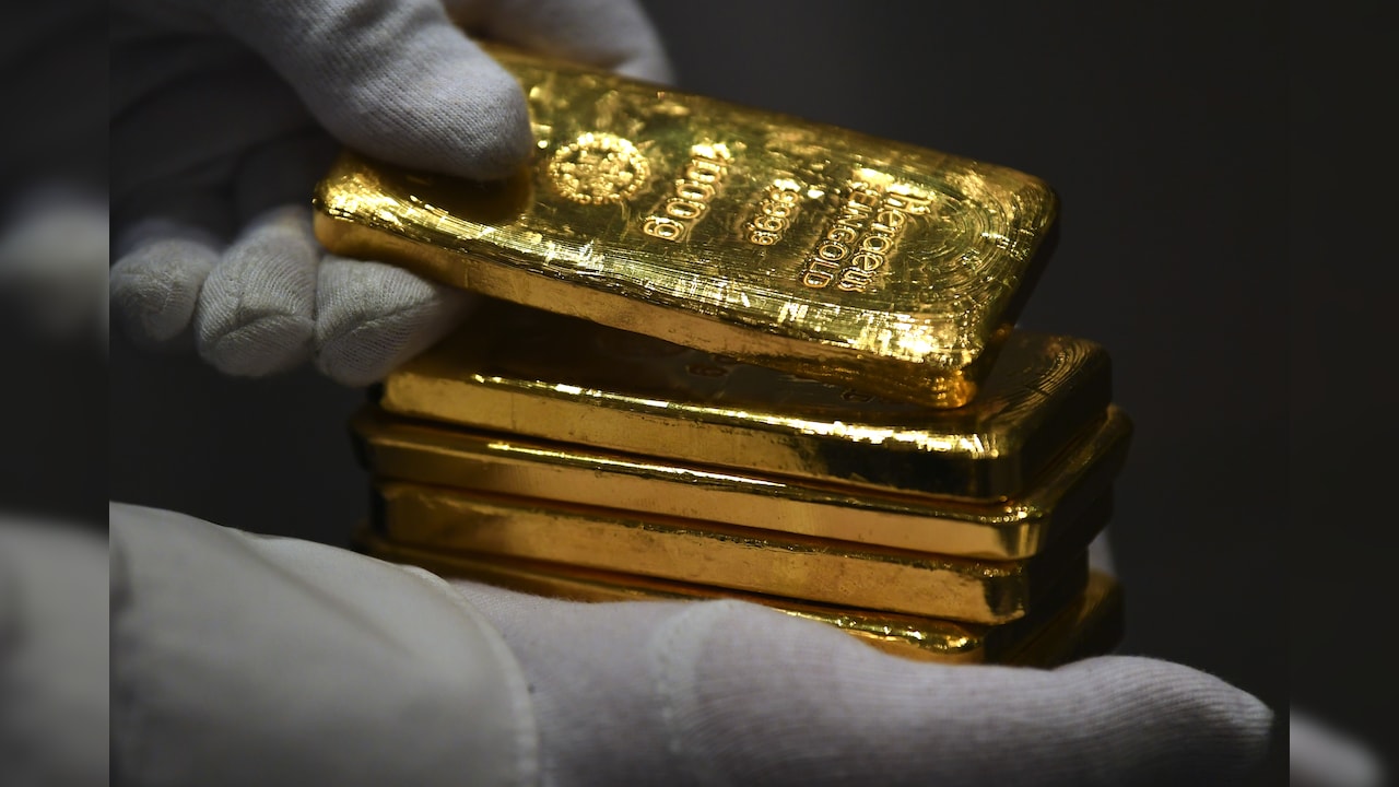 Gold Set For Third Weekly Gain On US Treasury Buyback Plans