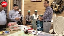दिव्यांग मां-बाप के बच्चों ने फीस के लिए उठाई थी कांवड़, अब डीएम ने थामा मासूमों का हाथ
