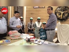 कौन हैं मथुरा के DM चंद्र प्रकाश सिंह और SDM अखिलेश कुमार, जिन्होंने की कांवड़ उठाने वाले गरीब बच्चों की मदद