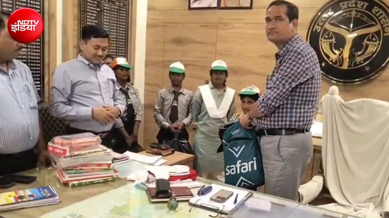 दिव्यांग मां-बाप के बच्चों ने फीस के लिए उठाई थी कांवड़, अब डीएम ने थामा मासूमों का हाथ