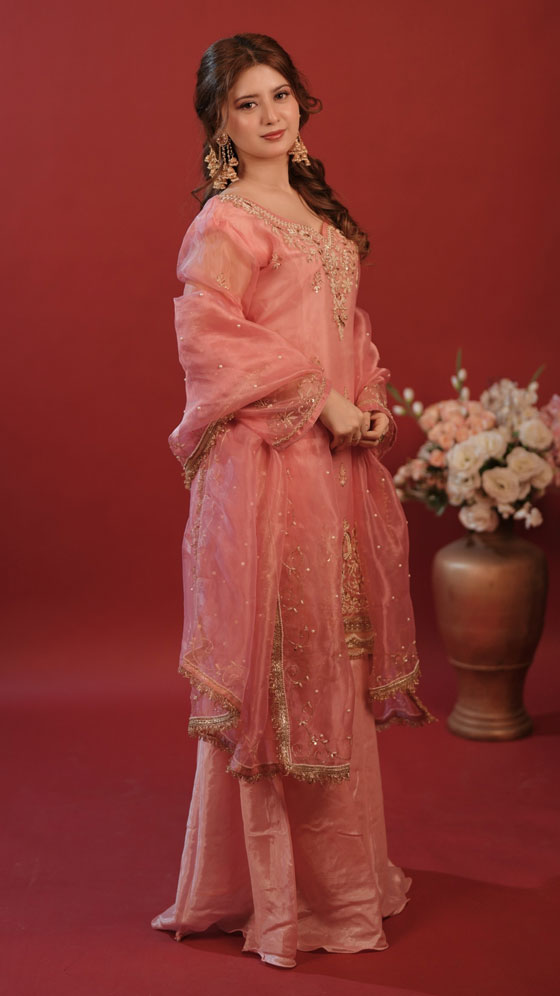 Arishfa Khan&rsquo;s Pretty Pink Ethnic Glow