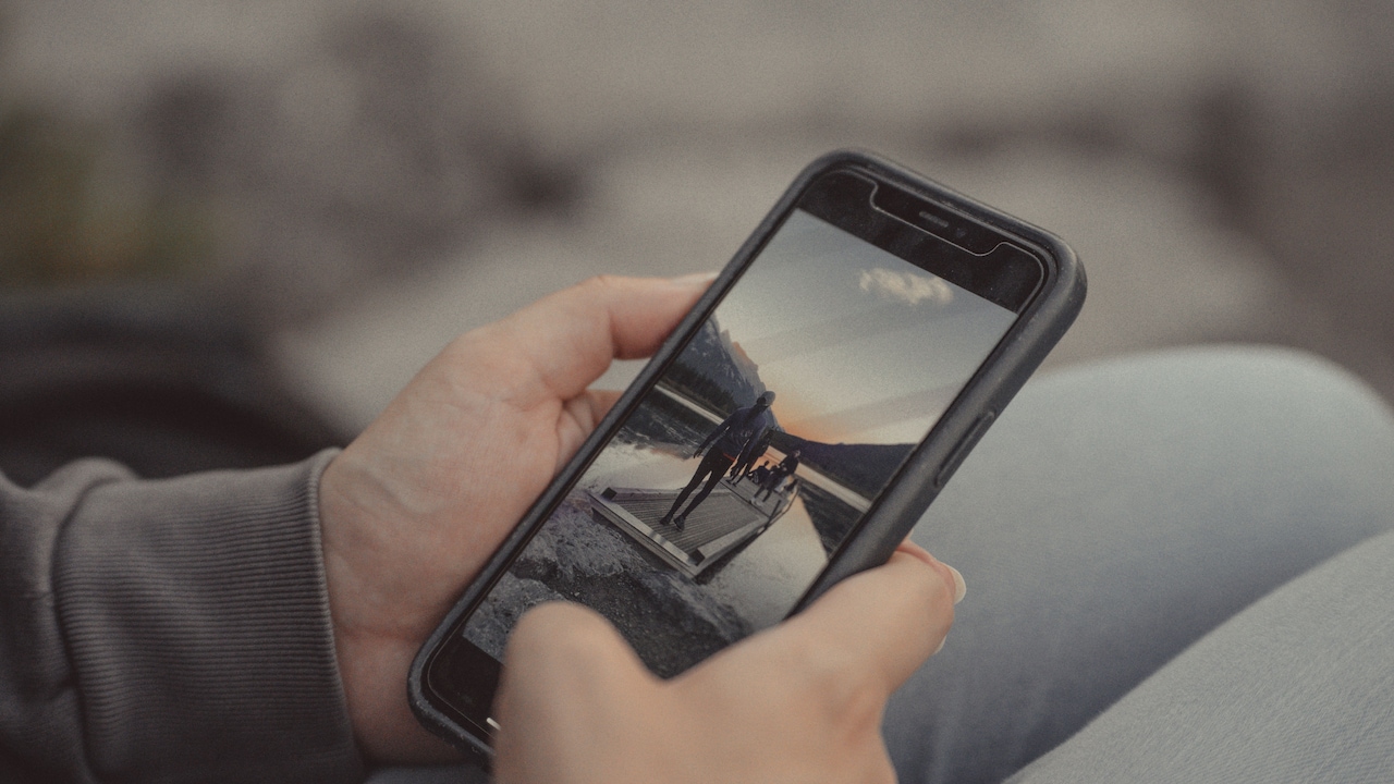 10 Reasons Your Face Looks Too Sharp In Phone Photos And How To Fix It