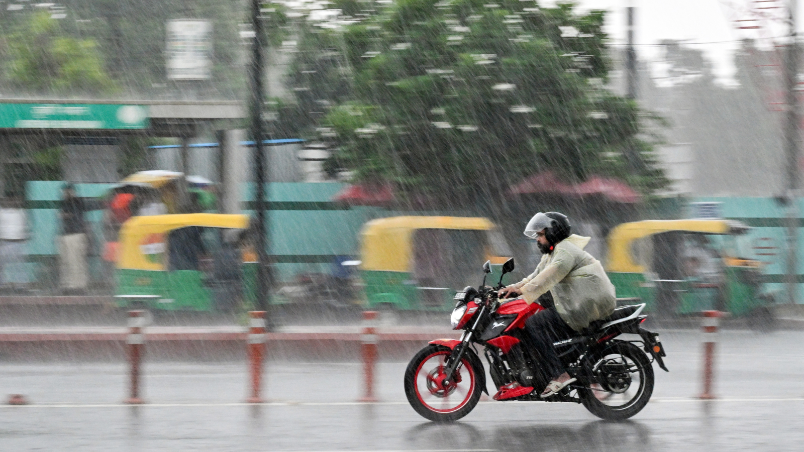 Weather LIVE Updates: Delhi-NCR Wakes Up To Pleasant Weather, Rain Predicted Till August 16