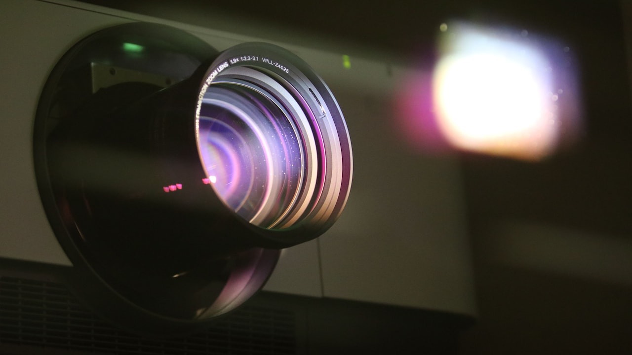 Does Screen Size Alone Decide Projector Distance? 10 Home-Theatre Myths Explained