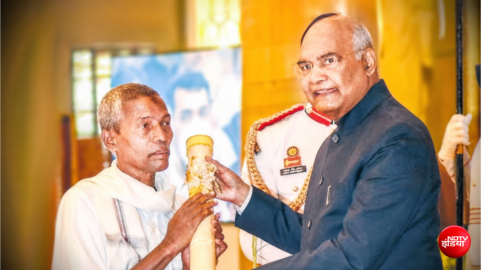 Orange Seller to Padma Shri: The Inspiring Story of Harekala Hajabba Orange Seller to Padma Shri: The Inspiring Story of Harekala Hajabba