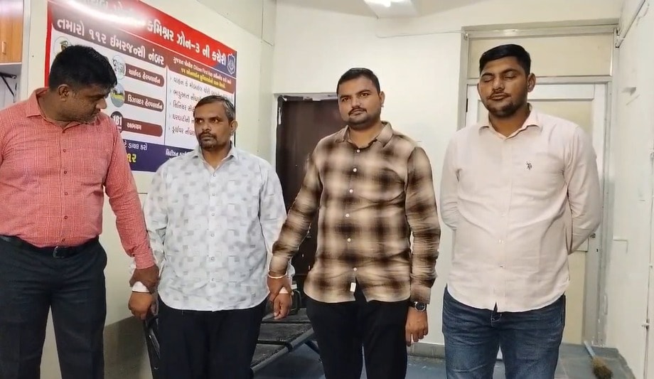 पुलिस ने आरोपियों को गिरफ्तार किया है. पुलिस ने आरोपियों को गिरफ्तार किया है.